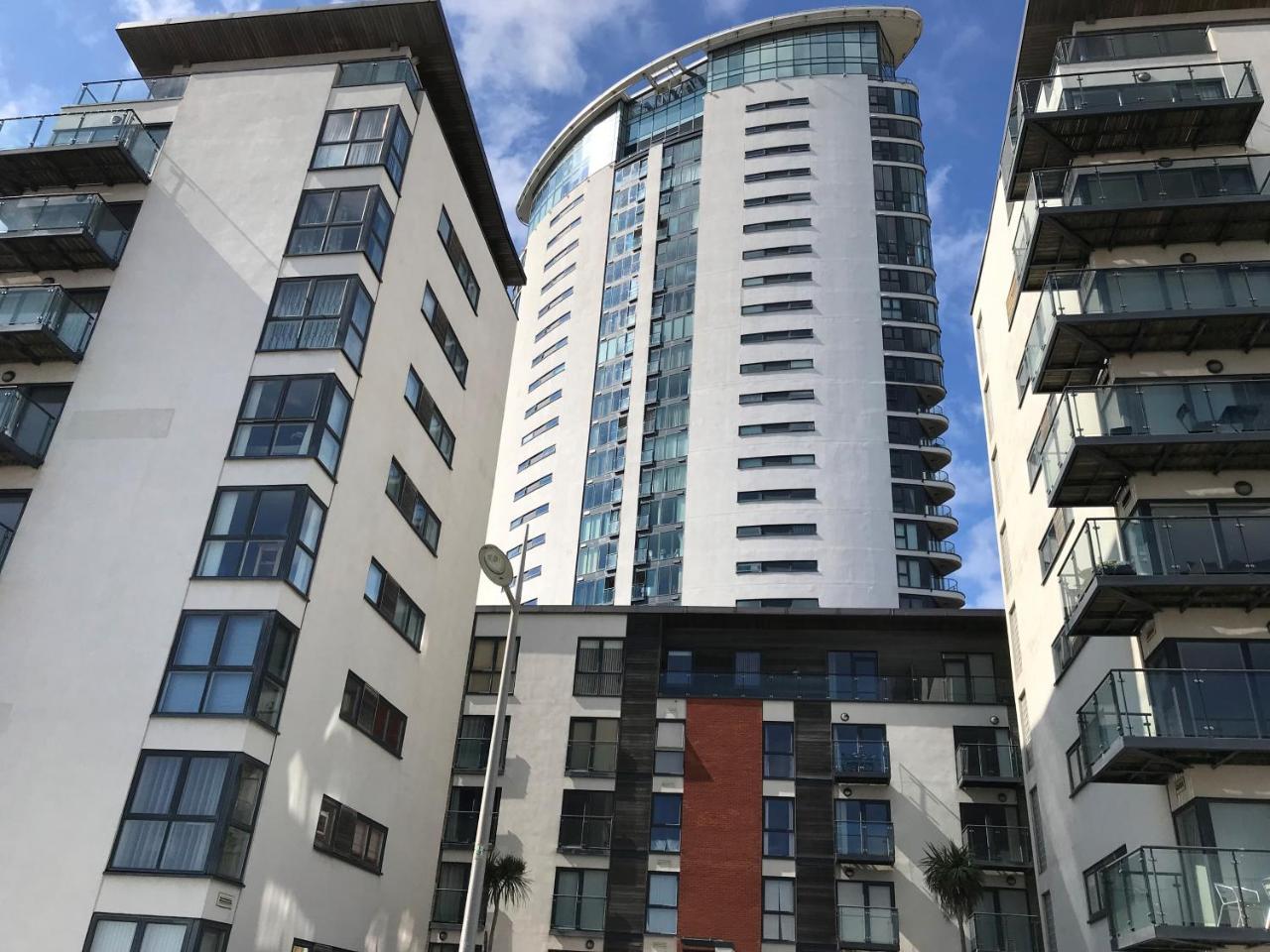 Just Stay Wales - Meridian Quay Apartments Swansea Exterior photo